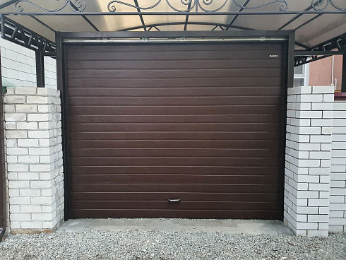 Секционные гаражные ворота с пружинами растяжения, 2300x3000